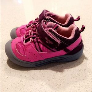 Toddler tennis shoes